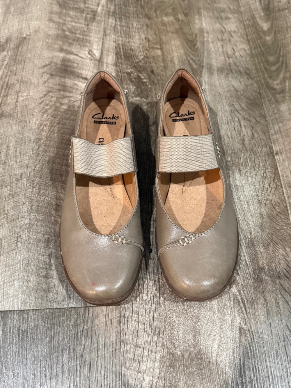Women's Claks Soft Cushion  Mary Jane Shoes Beige 7 M.